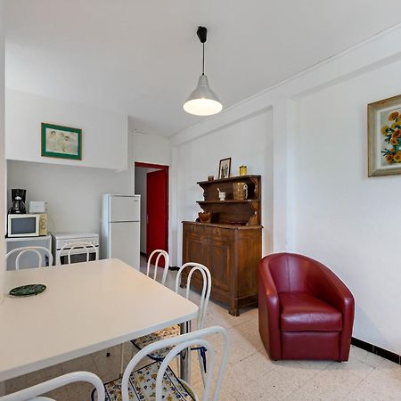 Apartment With Pool Amid Vineyards And Near The Beach Mèze Eksteriør billede