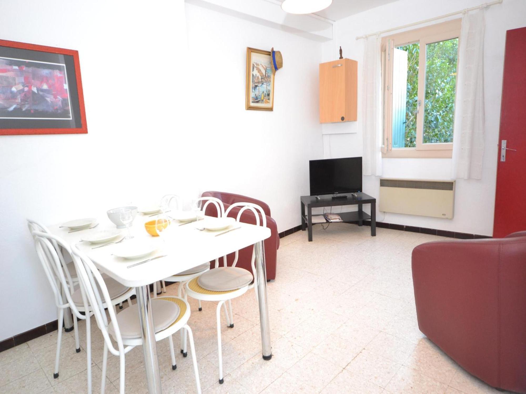 Apartment With Pool Amid Vineyards And Near The Beach Mèze Eksteriør billede