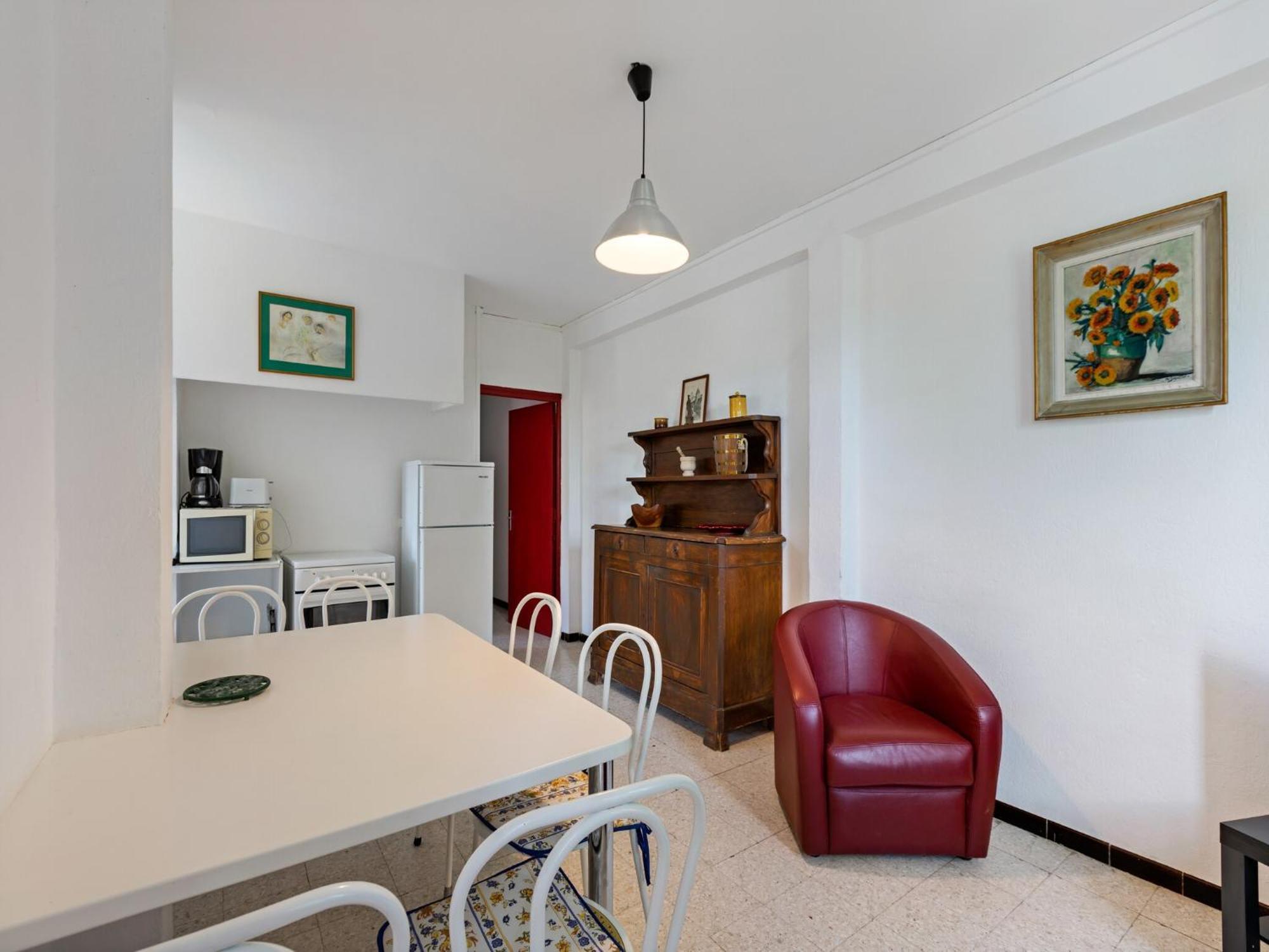 Apartment With Pool Amid Vineyards And Near The Beach Mèze Eksteriør billede