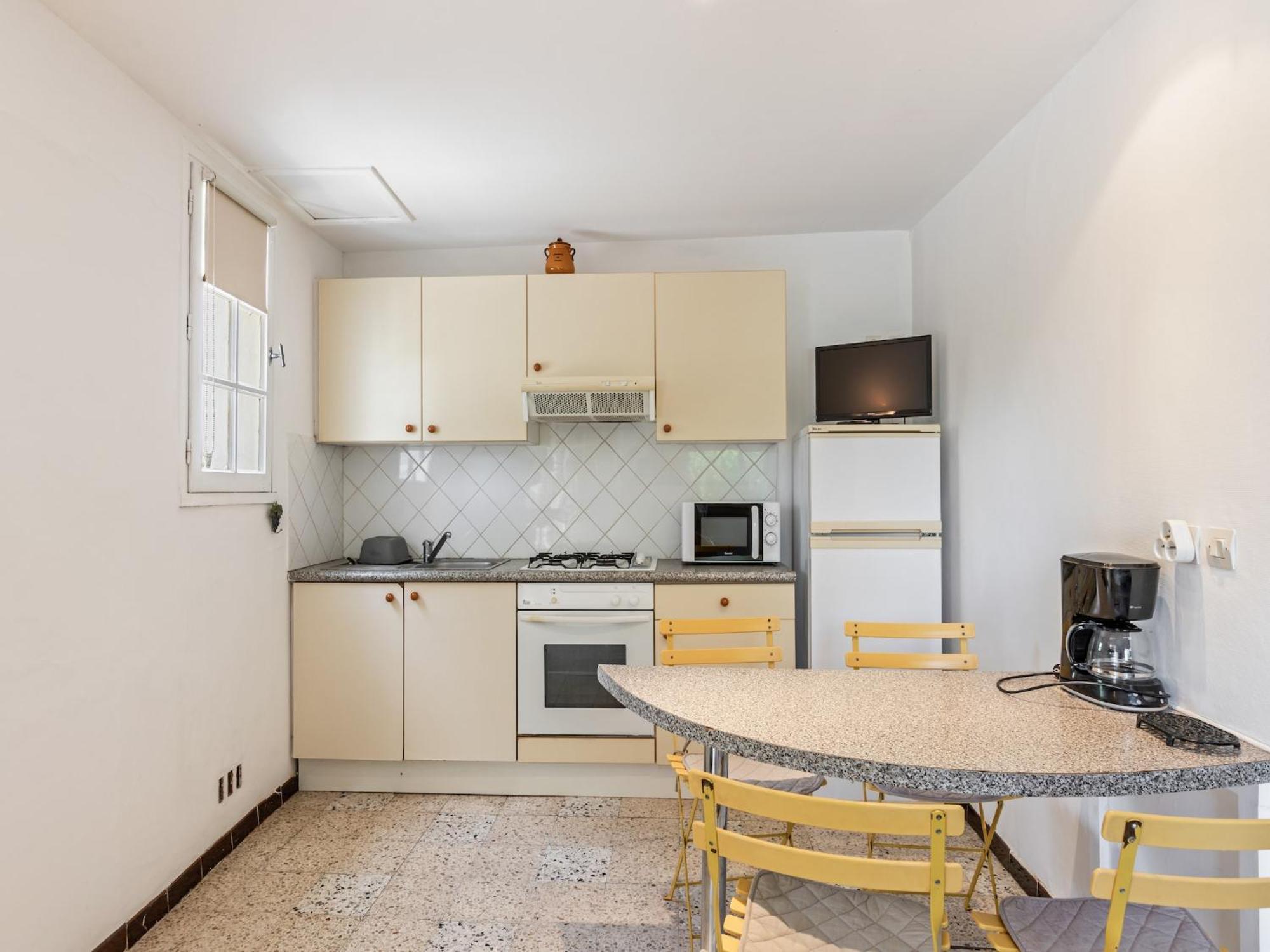 Apartment With Pool Amid Vineyards And Near The Beach Mèze Eksteriør billede